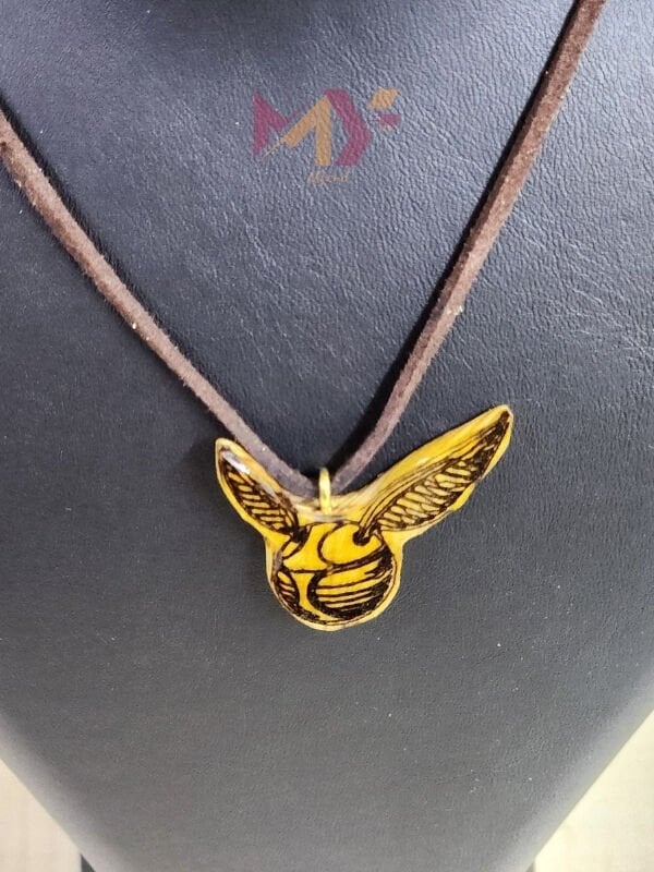 Harry Potter Golden Snitch Baskılı Ahşap Kolye